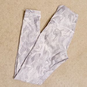Lululemon 7/8 Patterned Leggings (Size 6)